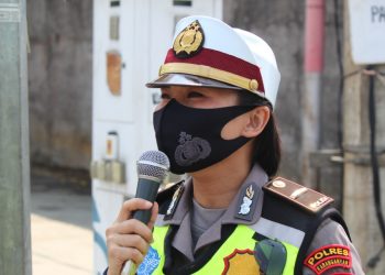 Jangan Lupa Pakai Masker Lho . . .  Polwan Cantik Polres Karanganyar Siap Razia Pagi Ini