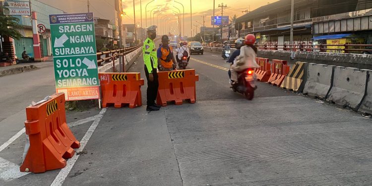 Polantas Hadir, Cegah Kemacetan di Fly Over Palur