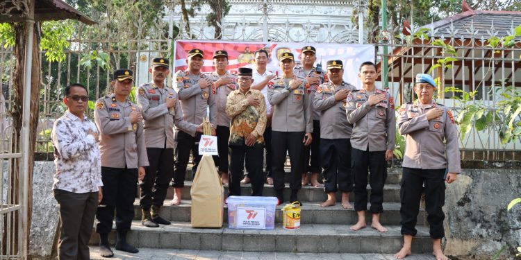 Sambut Hari Bhayangkara Ke 77, Polres Karanganyar Adakan Giat Revitalisasi Situs Budaya dan Agama