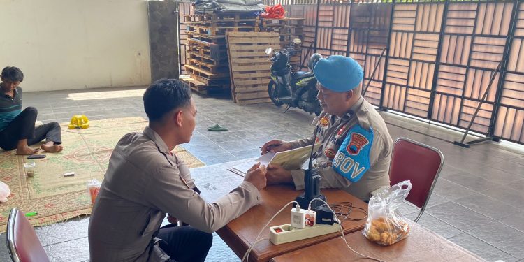 PASTIKAN PERSONEL GUDANG KPU DISIPILIN SUBSATGAS PROPAM MELAKSANAKAN PENGECEKAN PERSONEL