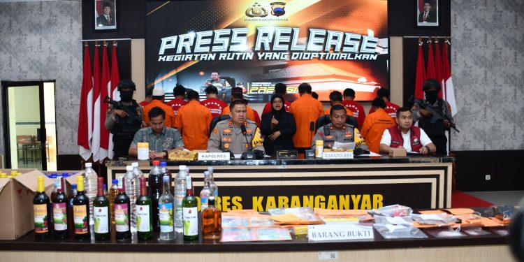 Kapolres Karanganyar Pimpin Press Release Kegiatan Rutin Dengan Target Yang di Optimalkan Menjelang Idul Fitri 1446 H Tahun 2025