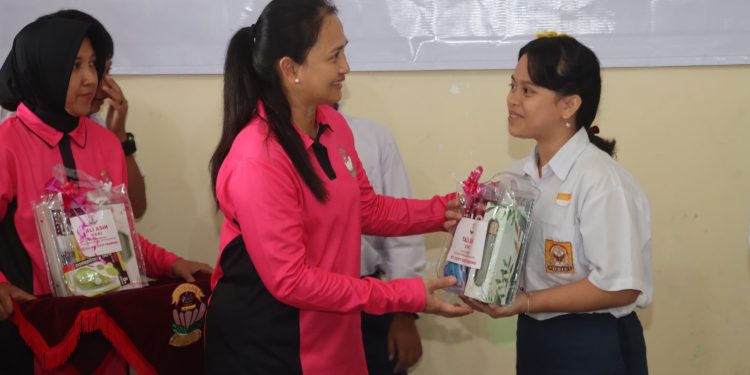 Peduli Pendidikan Generasi Muda, Ketum Bhayangkari Mulai Proses Renovasi SMP Kemala Bhayangkari di Karanganyar