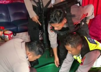 Polisi di Tawangmangu Temukan Tas Berisi Uang Jutaan Rupiah, Pemiliknya Akhirnya Bisa Bernapas Lega