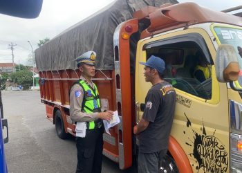 Satlantas Polres Karanganyar Gelar Rampcheck dan Pemeriksaan Kesehatan dalam Rangka Operasi Zebra Candi 2025