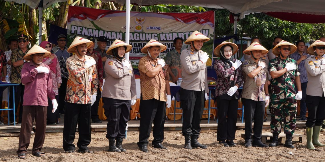 Polres Karanganyar Gelar Penanaman Jagung Serentak Kuartal IV Dukung Swasembada Pangan Nasional