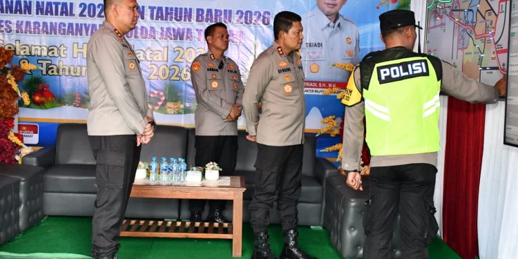 Kapolda Jateng Tinjau Pos Pelayanan Tawangmangu, Pastikan Pelayanan dan Keamanan Warga Optimal