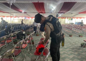 Polres Karanganyar Laksanakan Sterilisasi Gereja Jelang Misa Malam Natal