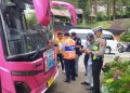 Satlantas Polres Karanganyar Gelar Rampcheck Kendaraan Wisata di Tawangmangu