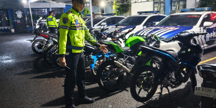 Jelang Ramadan, Satlantas Polres Karanganyar Tertibkan Knalpot Tidak Standar