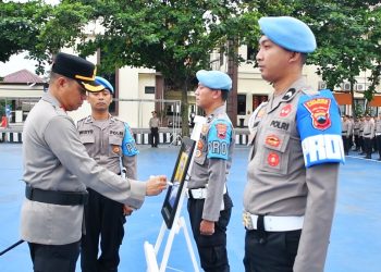 Disiplin Tak Bisa Ditawar, Polres Karanganyar Gelar Upacara PTDH